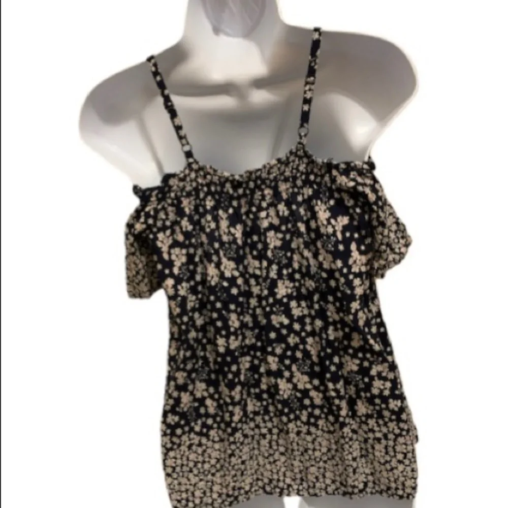 Old Navy top‎